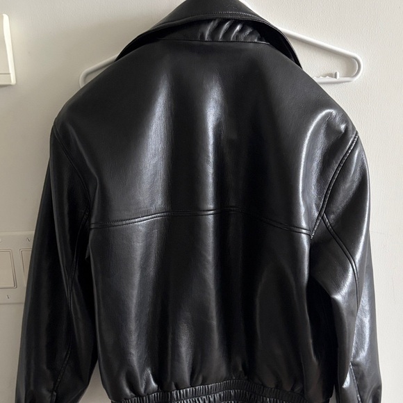 Aritzia Women’s Black Vegan Leather Bomber Jacket - Picture 2 of 3
